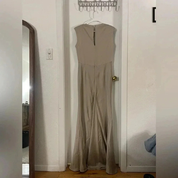 Karen Millen Satin Back Crepe Strong Shoulder Woven Maxi Dress - Picture 5 of 5